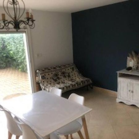 Maison Dans Une Propriete Avec Une Cour Corneilhan Extérieur photo