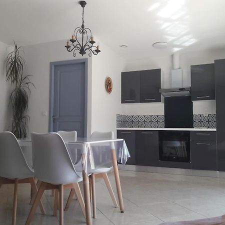Maison Dans Une Propriete Avec Une Cour Corneilhan Extérieur photo