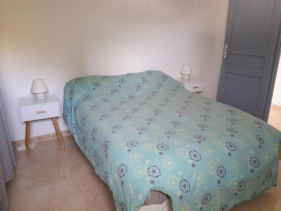 Maison Dans Une Propriete Avec Une Cour Corneilhan Extérieur photo