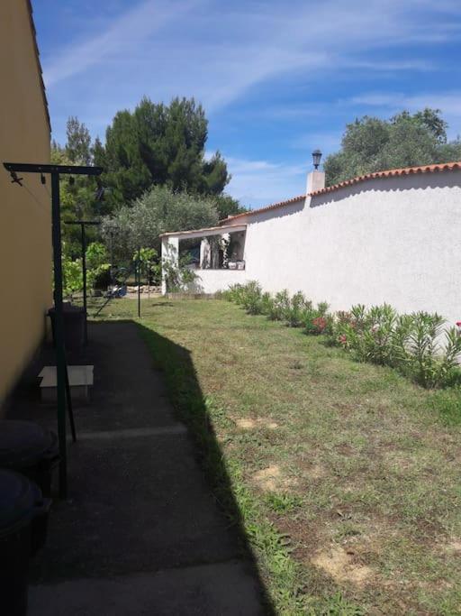 Maison Dans Une Propriete Avec Une Cour Corneilhan Extérieur photo