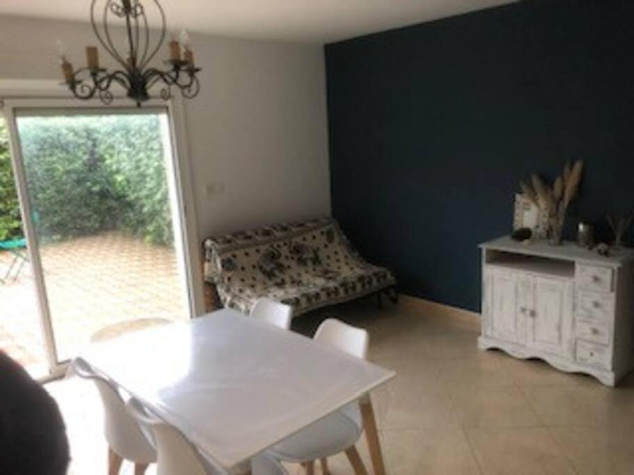 Maison Dans Une Propriete Avec Une Cour Corneilhan Extérieur photo