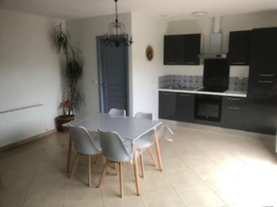 Maison Dans Une Propriete Avec Une Cour Corneilhan Extérieur photo