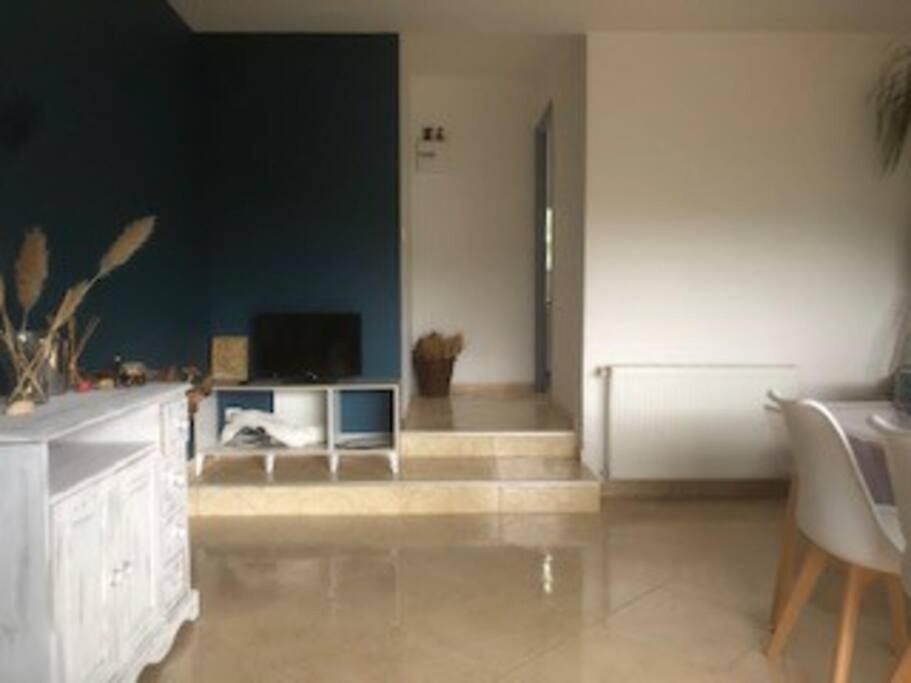 Maison Dans Une Propriete Avec Une Cour Corneilhan Extérieur photo