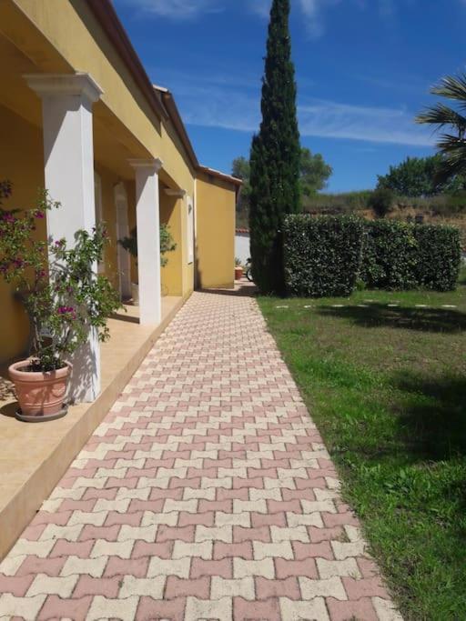 Maison Dans Une Propriete Avec Une Cour Corneilhan Extérieur photo