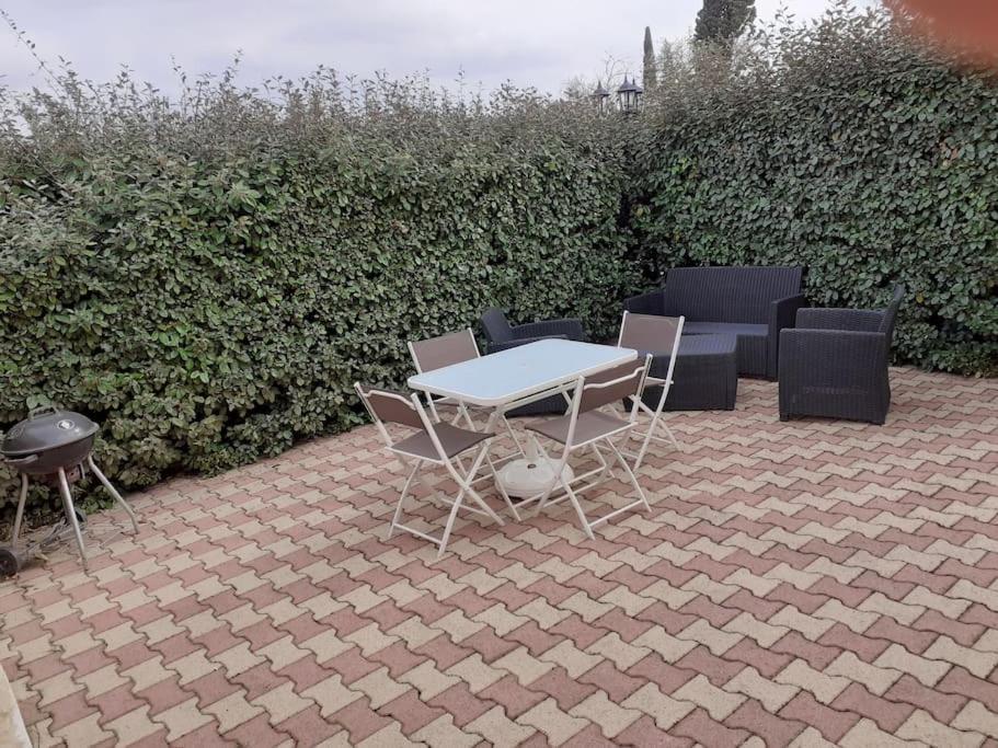 Maison Dans Une Propriete Avec Une Cour Corneilhan Extérieur photo