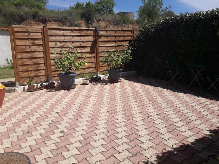 Maison Dans Une Propriete Avec Une Cour Corneilhan Extérieur photo