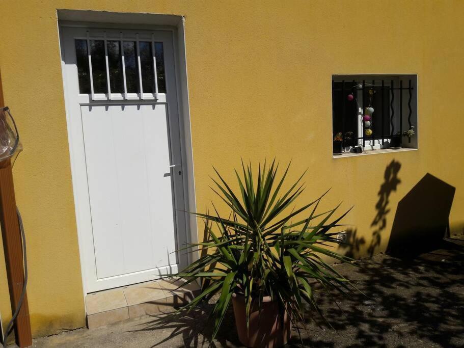 Maison Dans Une Propriete Avec Une Cour Corneilhan Extérieur photo