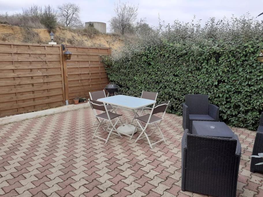 Maison Dans Une Propriete Avec Une Cour Corneilhan Extérieur photo