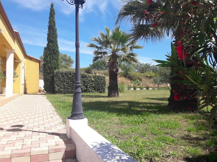 Maison Dans Une Propriete Avec Une Cour Corneilhan Extérieur photo